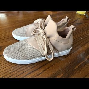Light Pink Steve Madden Lancers 7.5.